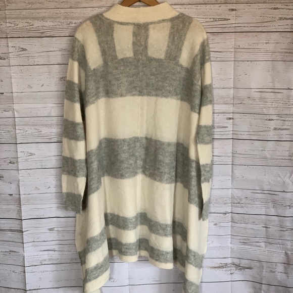 FREE People oversized Sweater NWT super cute! - Picture 4 of 4